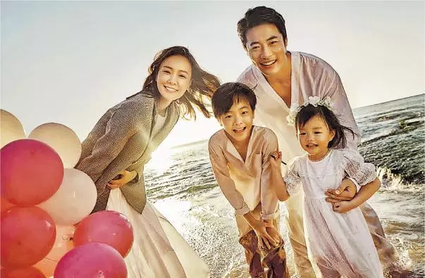 《天國的階梯》權相佑結婚11周年曬「全家福」,兒子宛如縮影「霸氣告白妻子」:平凡就是幸福~~