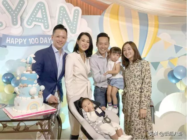 胡杏兒為二胎兒子辦百日宴賓客雲集,寶寶躺著吃手指表情呆萌!