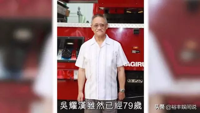 79歲吳耀漢獨自去醫院複診,滿頭白髮步履蹣跚,自爆腎功能剩一成!