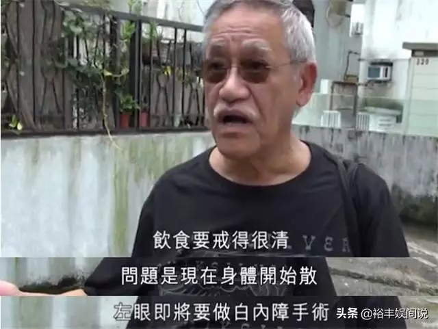 79歲吳耀漢獨自去醫院複診,滿頭白髮步履蹣跚,自爆腎功能剩一成!