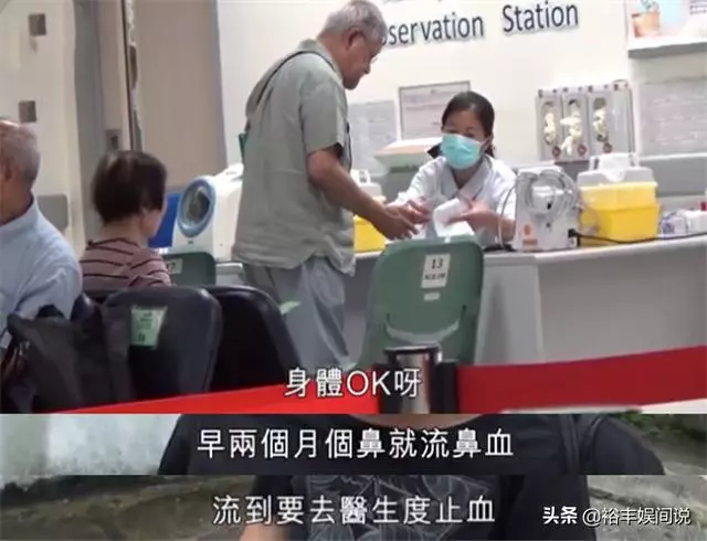 79歲吳耀漢獨自去醫院複診,滿頭白髮步履蹣跚,自爆腎功能剩一成!