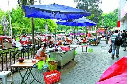 媽擺地攤養大我,出嫁當天她缺席,原來婆婆怕丟人讓我媽不要來
