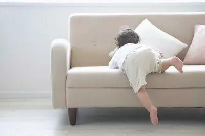 孩子摔一跤,兒媳指責我沒看好,我說:「你出錢請保姆吧」