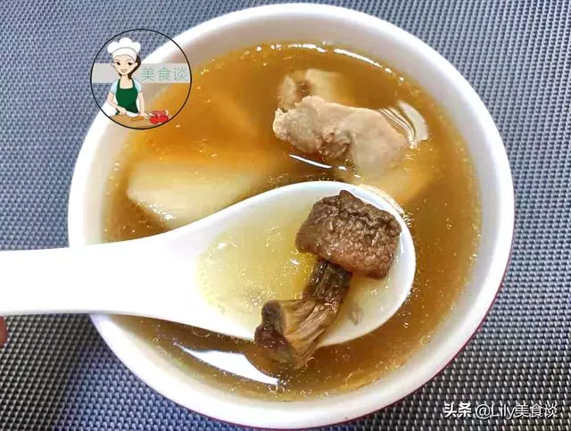 這食材有點貴,煲湯喝鮮美又滋補,貴也要買,秋天吃它提高免疫力