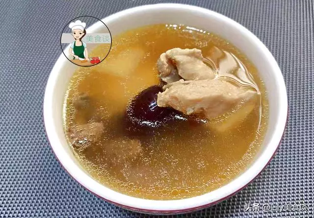 這食材有點貴,煲湯喝鮮美又滋補,貴也要買,秋天吃它提高免疫力