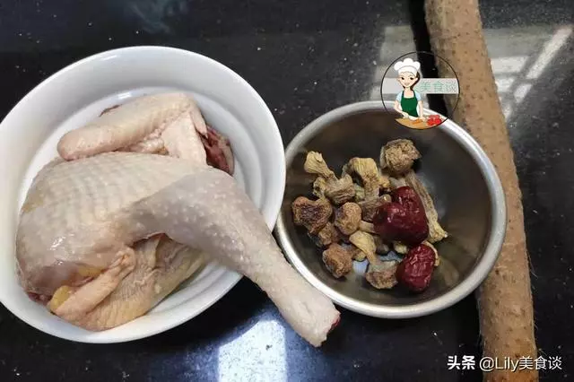 這食材有點貴,煲湯喝鮮美又滋補,貴也要買,秋天吃它提高免疫力