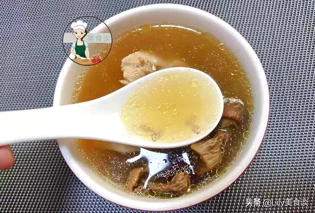 這食材有點貴,煲湯喝鮮美又滋補,貴也要買,秋天吃它提高免疫力