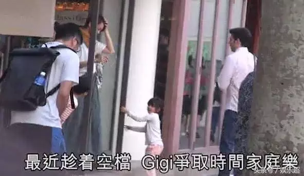 餅印一樣!梁詠琪大曬全家福❤除了帥氣老公和可愛女兒,弟弟模樣更搶鏡!
