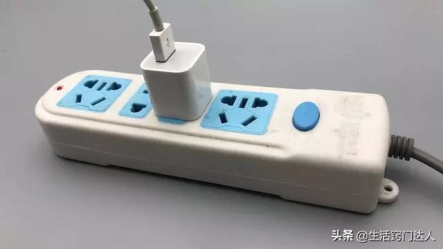 家裡常用插線板的,這3個誤區不要觸犯,別當耳旁風,吃虧就晚了