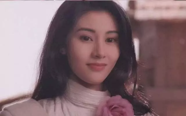 《大長今》李英愛21歲嫩照曝光!五官深邃「神似李嘉欣」美顏驚人 「從小美到大」48歲超凍齡