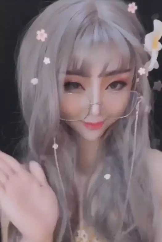 現出原形!網紅們「美肌下的真面目」曝光 美顏一關「仙氣V臉網美→白鼻心阿姨」粉絲看傻