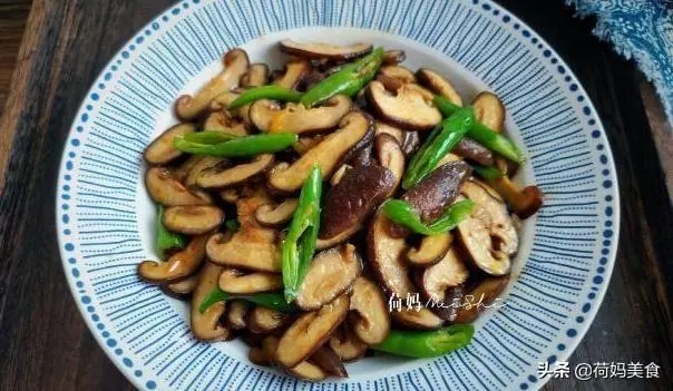 8道菜,都是簡單味美的家常菜,家人吃得好滿足