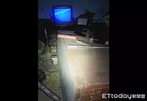獨/探訪廢棄眷村電視機開機 電源線早斷掉!直播主秒撤:阿公你慢看... | ETtoday社會 | ETtoday新聞雲