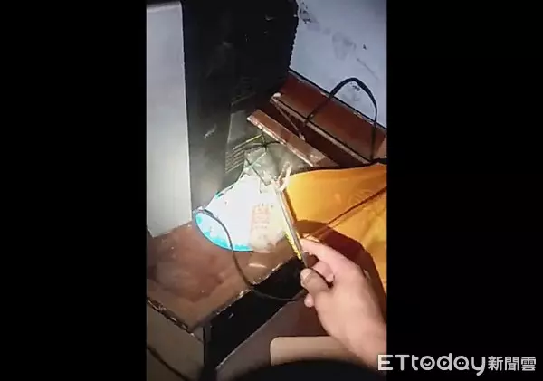 獨/探訪廢棄眷村電視機開機 電源線早斷掉!直播主秒撤:阿公你慢看... | ETtoday社會 | ETtoday新聞雲