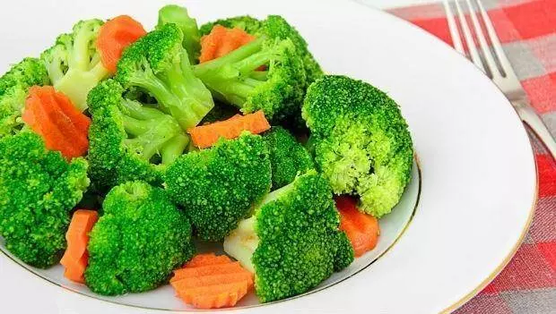 請注意!這樣吃燙青菜和炒青菜,等於吞油!燙青菜的優缺點都體現在哪裡?