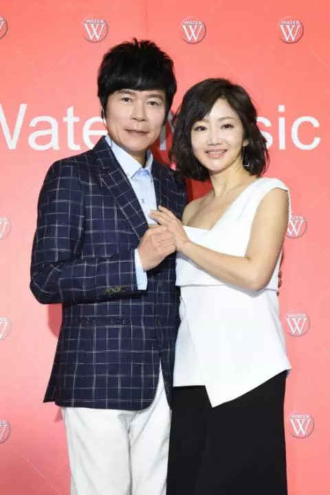 洪榮宏再當爸?第三任老婆曬抱嬰照甜喊「一家三口」,雙方共同好友回應了