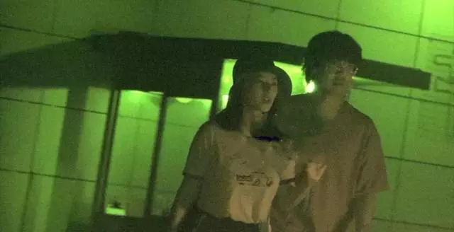 高圓圓帶4個多月大的女兒出門會友,小公主首次曝光嬌小可愛,漂亮的父母,小公主的顏值一定很高!