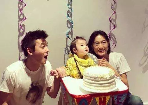 陳冠希舊愛MaggieQ近照曝光!女神素顏認不出,網友:變成黃臉婆了啊!