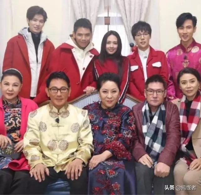 郭碧婷婚後豪門生活,金鍊子美甲成亮點,粉絲:不用做家務真好!