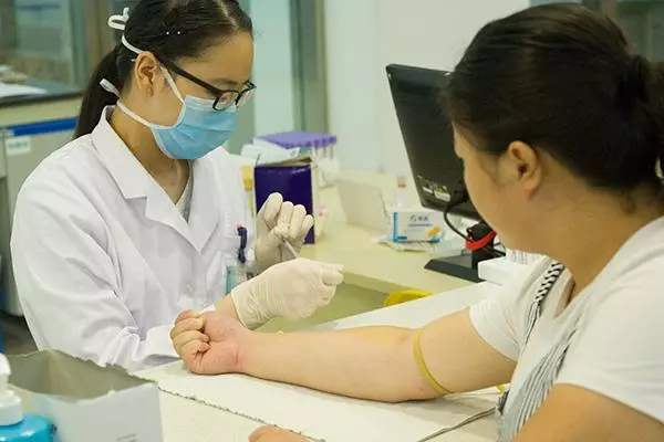 膽固醇偏高是怎麼引起的?40歲以後,無論男女要及時避開
