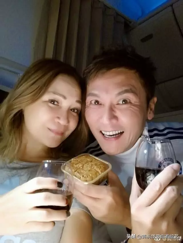 「與梁朝偉是同學」關禮傑娶空姐老婆29年從未傳緋聞,「38年打拚財產全記妻名下」2女兒承襲高顏值!