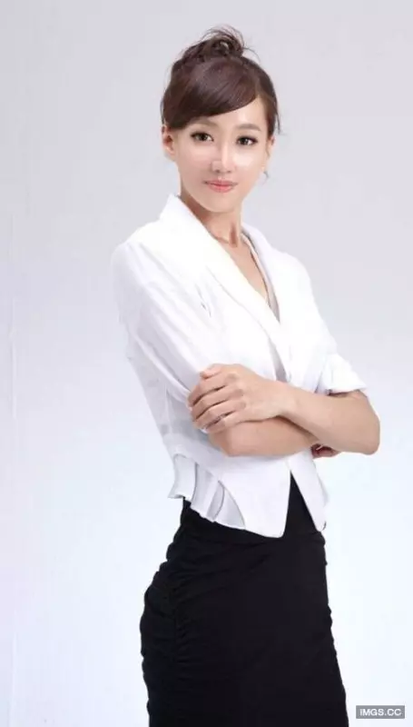 還記得那個長得像「五月天阿信」的小女生嗎?現在已經長成大正妹了!而且跟阿信竟然...