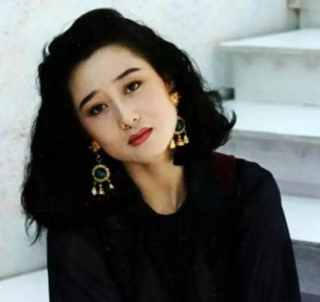 李連杰4個女兒長大後,沒有一個繼承父母顏值,太遺憾了