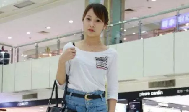 李連杰4個女兒長大後,沒有一個繼承父母顏值,太遺憾了