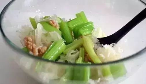 26種芹菜做法,好吃到停不下來