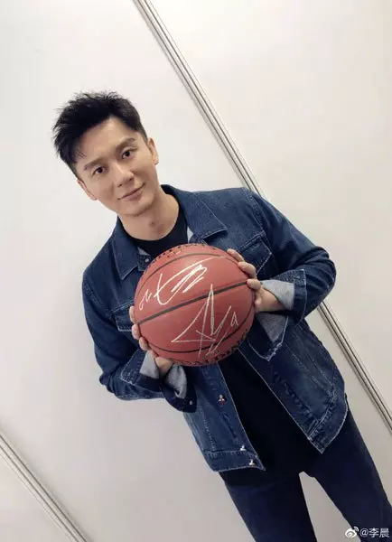 李晨新戀情曝光!新歡是身家11億的新加坡豪門千金!