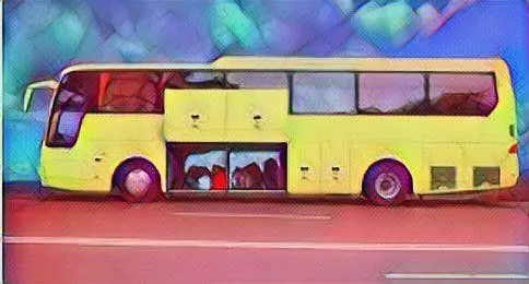 參加花東旅行碰到了靈異事件,車上幾名乘客不斷抽蓄與口吐白沫,令人害怕