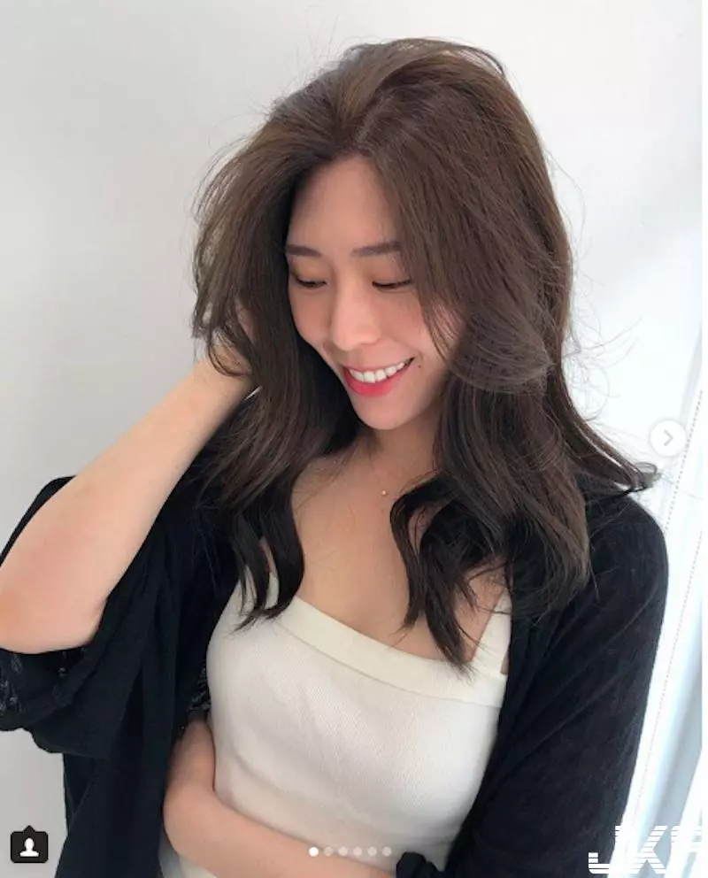 超正雜貨店「美腿老闆娘」出沒!原來是遠航「正妹空姐」啊!
