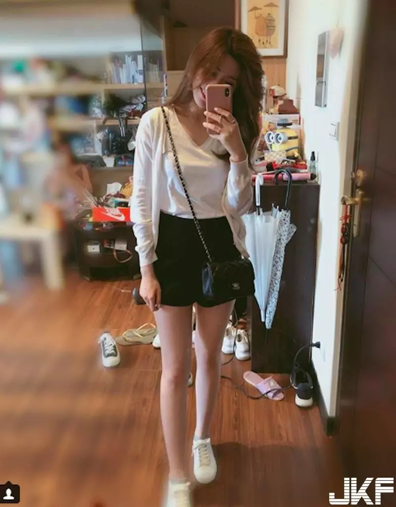 超正雜貨店「美腿老闆娘」出沒!原來是遠航「正妹空姐」啊!