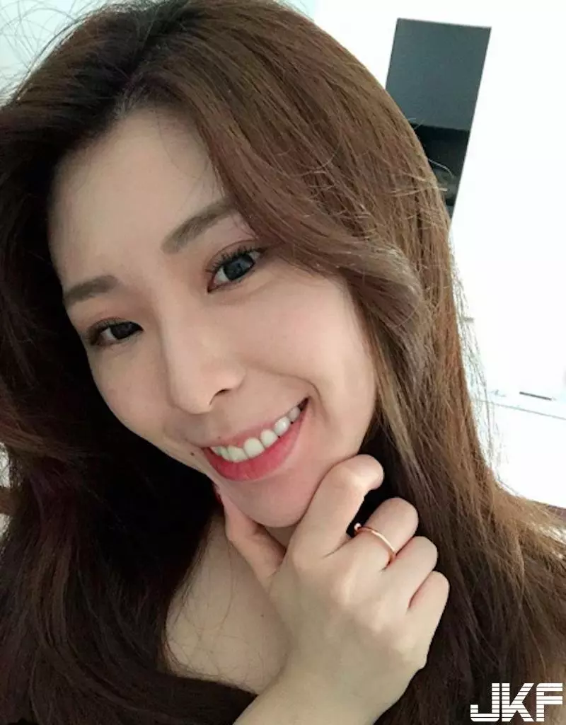 超正雜貨店「美腿老闆娘」出沒!原來是遠航「正妹空姐」啊!