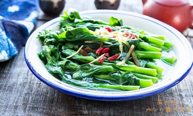 青菜別再炒著吃了,教你做鹽水菜心,味道更清爽,營養流失更少