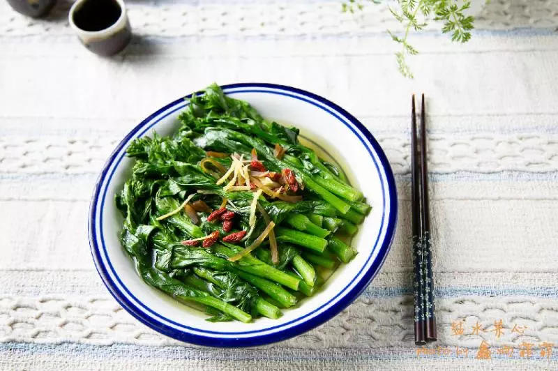 青菜別再炒著吃了,教你做鹽水菜心,味道更清爽,營養流失更少
