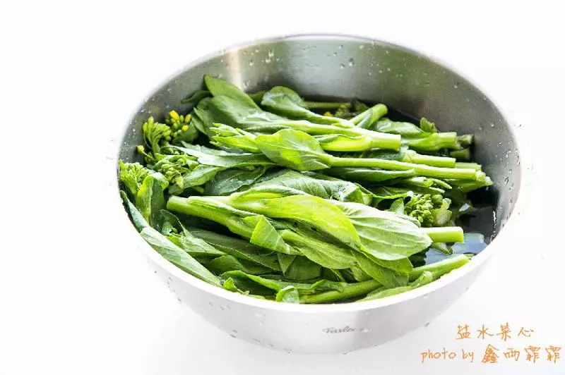 青菜別再炒著吃了,教你做鹽水菜心,味道更清爽,營養流失更少