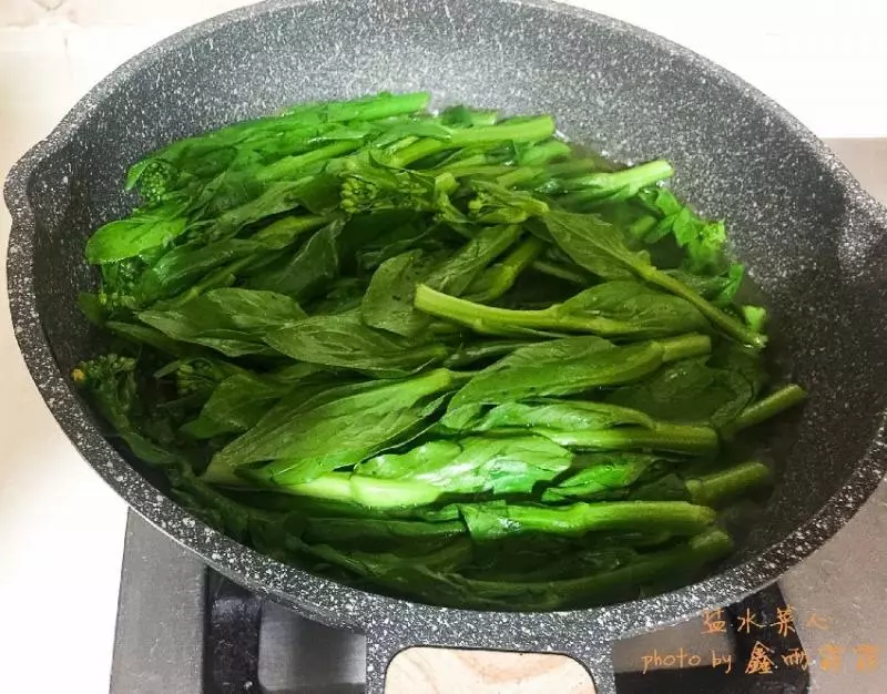 青菜別再炒著吃了,教你做鹽水菜心,味道更清爽,營養流失更少