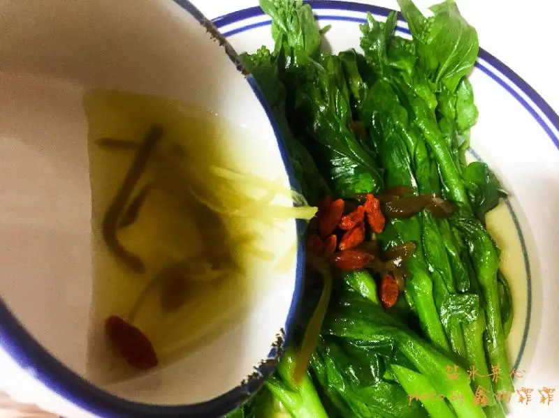 青菜別再炒著吃了,教你做鹽水菜心,味道更清爽,營養流失更少