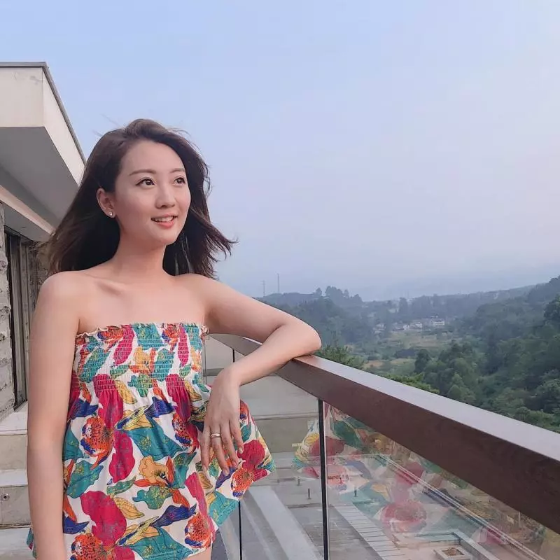 運動女孩超清新!甜系女友「岑紫生」白皙稚嫩身材姣好,水下驚見美女也能戀愛噴發!