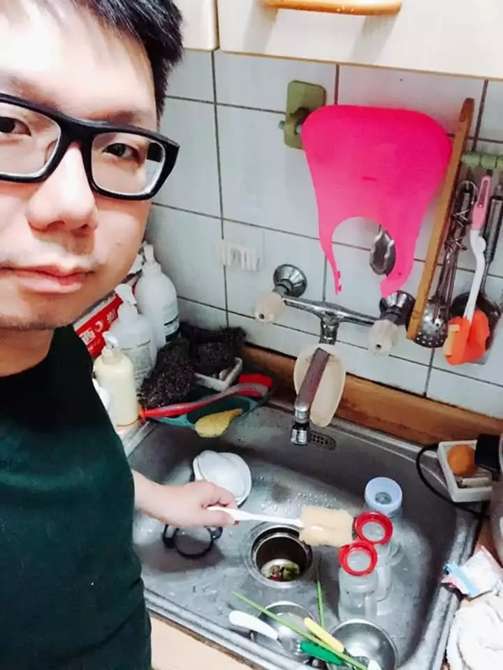 有沒有跟我一樣睡覺不知要怎麼睡覺的,我找不到比我老公睡姿還差的,他不信哪有每個人睡姿都這麼好