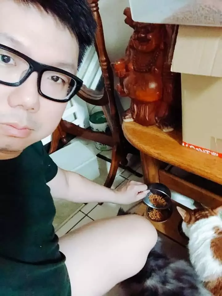 有沒有跟我一樣睡覺不知要怎麼睡覺的,我找不到比我老公睡姿還差的,他不信哪有每個人睡姿都這麼好