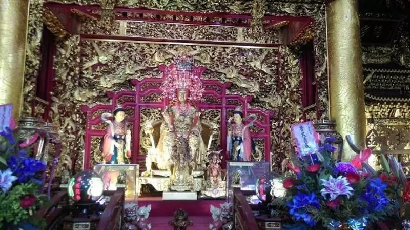 本來要上橋 他坍塌前突轉向原來是女神救他一命