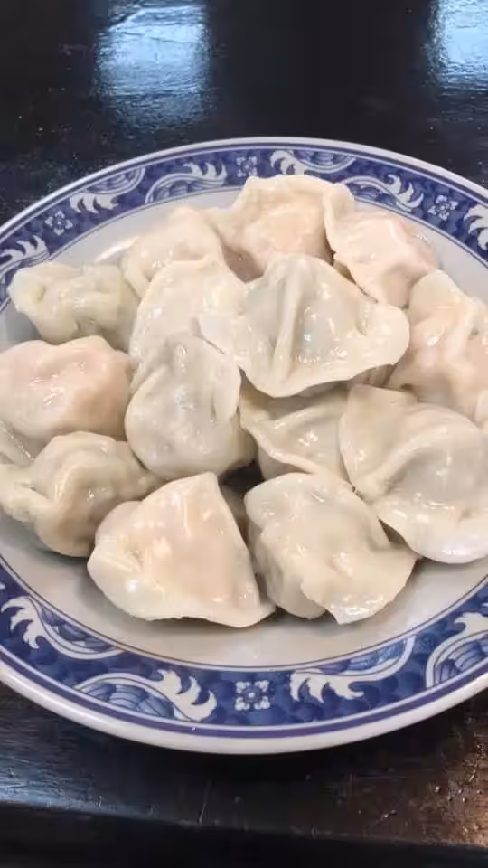 外出吃水餃,結帳後要離開時,老闆說了一句:『以後要常回家吃飯哦!』 網友:會不會吃著吃著就變老闆娘了