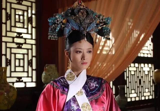 別再給宮鬥劇騙了!皇后根本不需要宮鬥,皇后:我只需靜靜地看著!