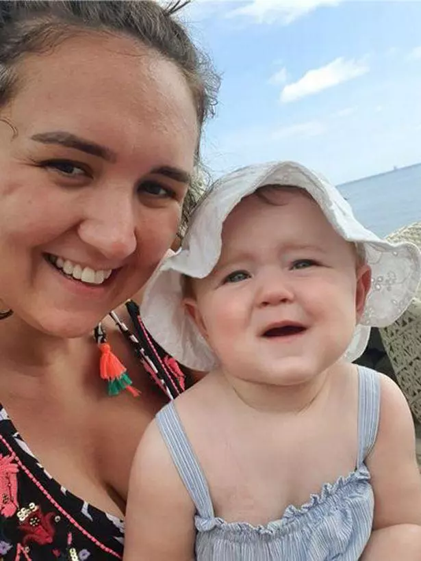 帶著九個月的女兒第一次出國旅行,結果1000英鎊債務從天而降!