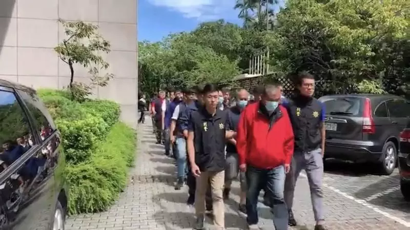 正港兄弟網上嗆館長 涉多項不法被蒐報逮進警局送辦 - 社會 - 自由時報電子報