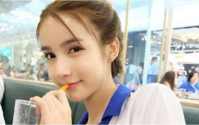 中國富豪娶了第一美人妖當妻子,談起婚後的私生活,尷尬極了!