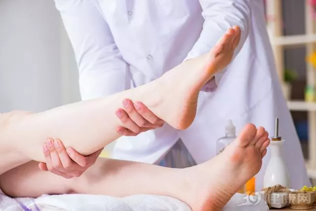 經常口乾,喝再多的水也難緩解?中醫教你2個方法,好好調理