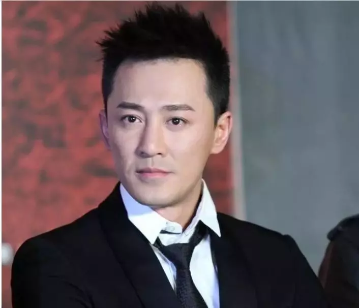 恭喜恭喜!林峰與34D魔鬼身材中國女模簽字結婚了!